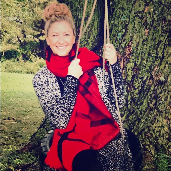 Meet your Posher, Christina - Picture 1 of 1